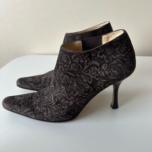 Vintage Isaac Mizrahi Brown Paisley Suede Pointed Toe Booties Heels 8.5